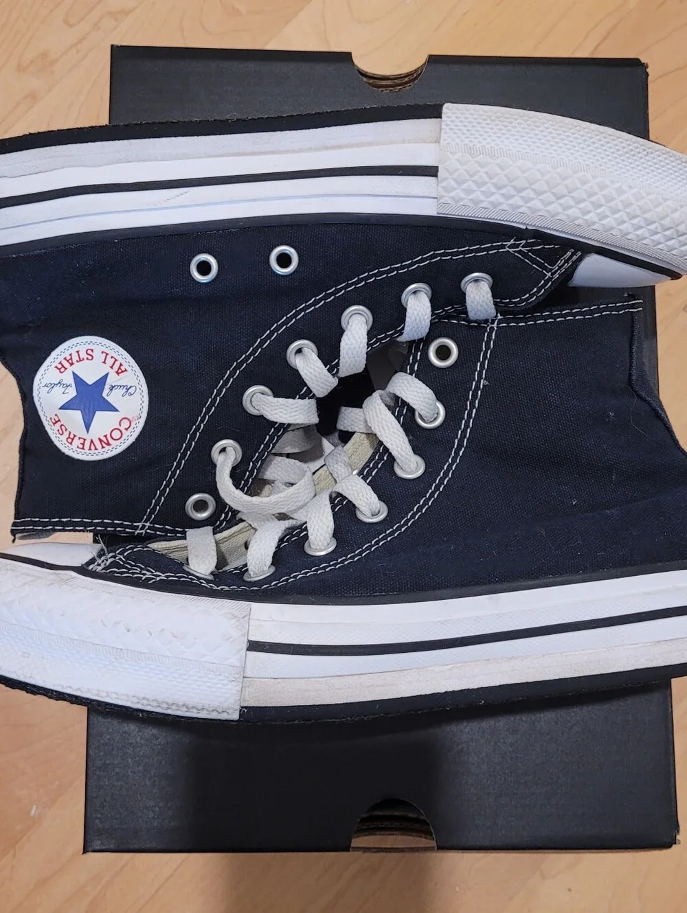 Converse Chuck Taylor High Top Youth Size 3 Black